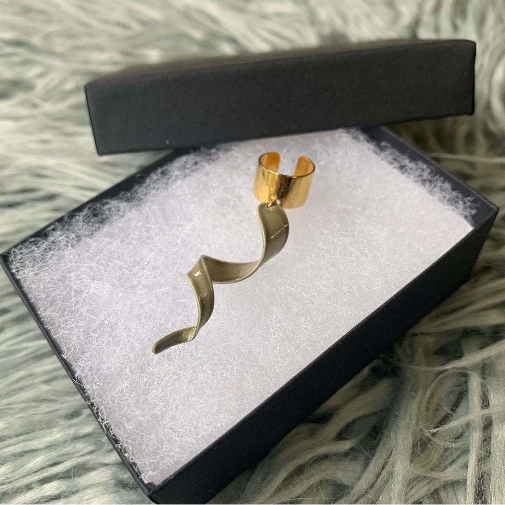 Single Ear hugger cuff